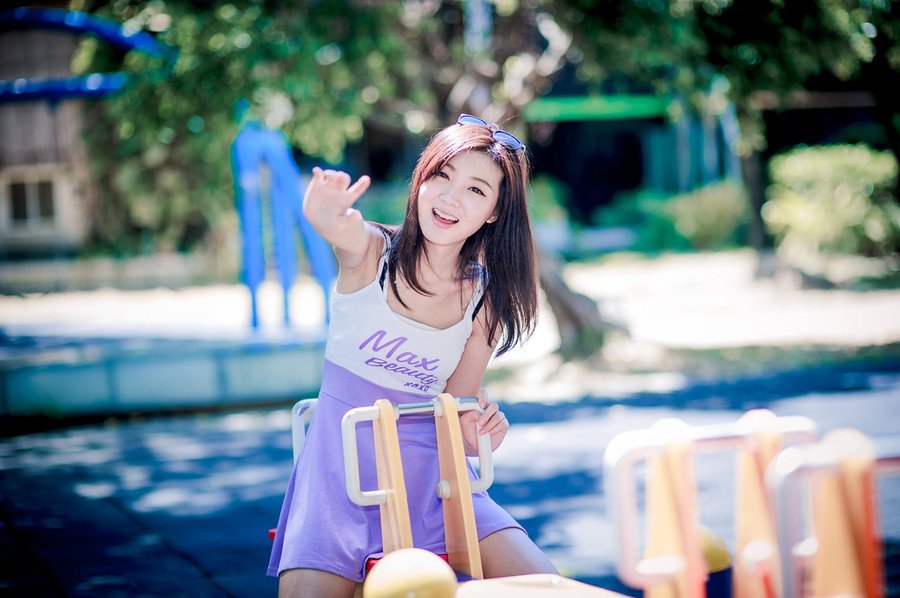 若要结婚，就嫁给一个视你如宝贝的男人，他会宽容你的小毛病，原谅你的不周到;他能照顾你，仿佛你是他的小妹妹;他能溺爱你，仿佛你是他的小宠物;他能赶走你偶尔冒出来的坏情绪，他能抱着你睡觉，给你做枕头，冬天不嫌你冷，夏天不嫌你热。